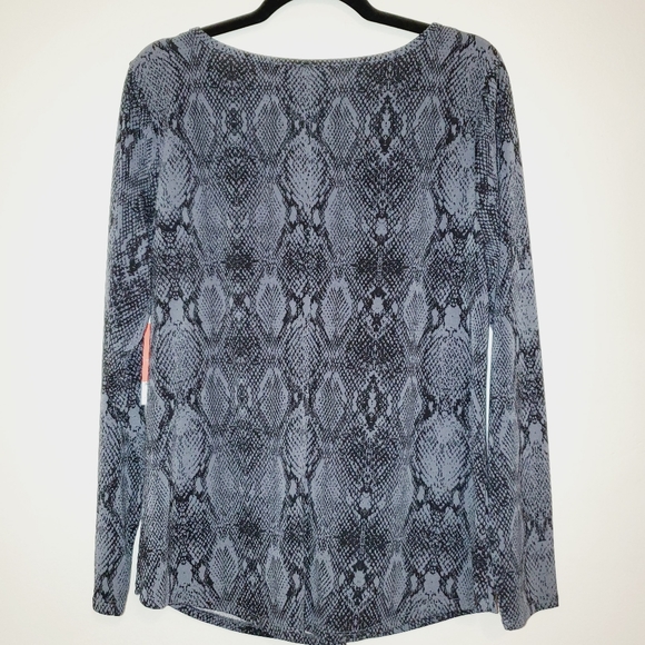EVRI Plus Size Long Sleeve Snakeskin Print Top 370 - Picture 2 of 6